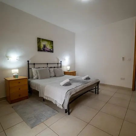 Grand Seaside Apartment, 3 Bedrooms - 4 Bathrooms Apartment