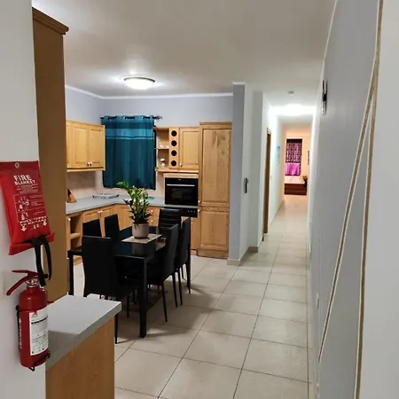 Grand Seaside Apartment, 3 Bedrooms - 4 Bathrooms * Is-Sellum