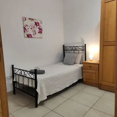 Grand Seaside Apartment, 3 Bedrooms - 4 Bathrooms * Is-Sellum