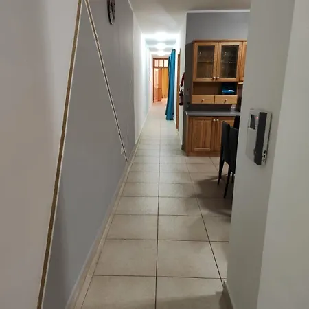 Grand Seaside Apartment, 3 Bedrooms - 4 Bathrooms *