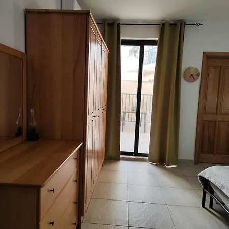 Grand Seaside Apartment, 3 Bedrooms - 4 Bathrooms *