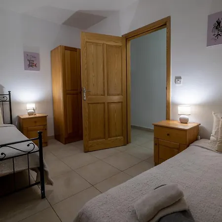 Grand Seaside Apartment, 3 Bedrooms - 4 Bathrooms Is-Sellum