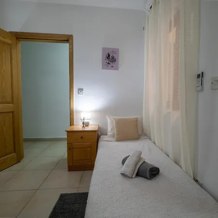 Grand Seaside Apartment, 3 Bedrooms - 4 Bathrooms Lägenhet *