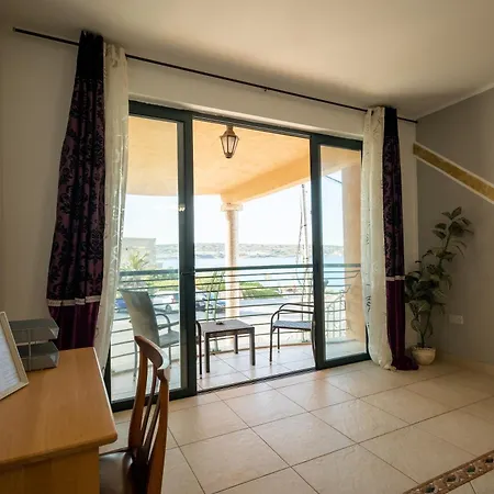 Grand Seaside Apartment, 3 Bedrooms - 4 Bathrooms