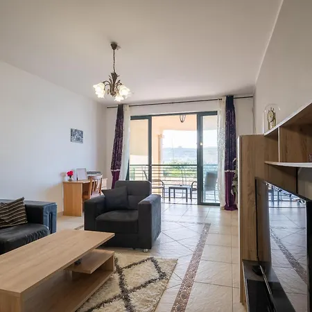 Grand Seaside Apartment, 3 Bedrooms - 4 Bathrooms *