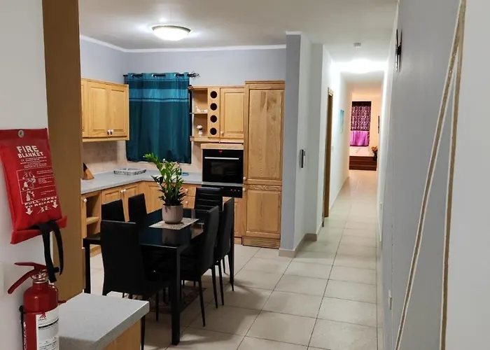 Grand Seaside Apartment, 3 Bedrooms - 4 Bathrooms * Is-Sellum