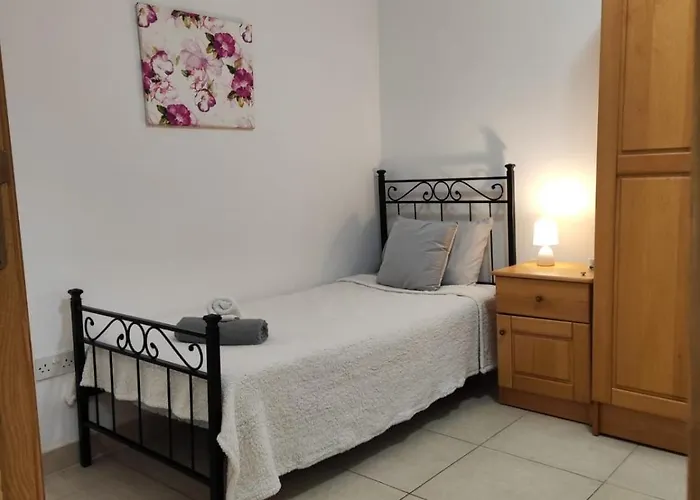 Grand Seaside Apartment, 3 Bedrooms - 4 Bathrooms * Is-Sellum