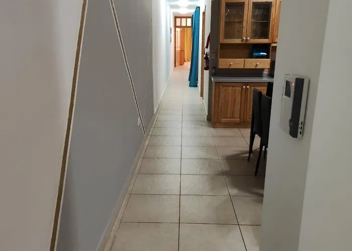 Grand Seaside Apartment, 3 Bedrooms - 4 Bathrooms *