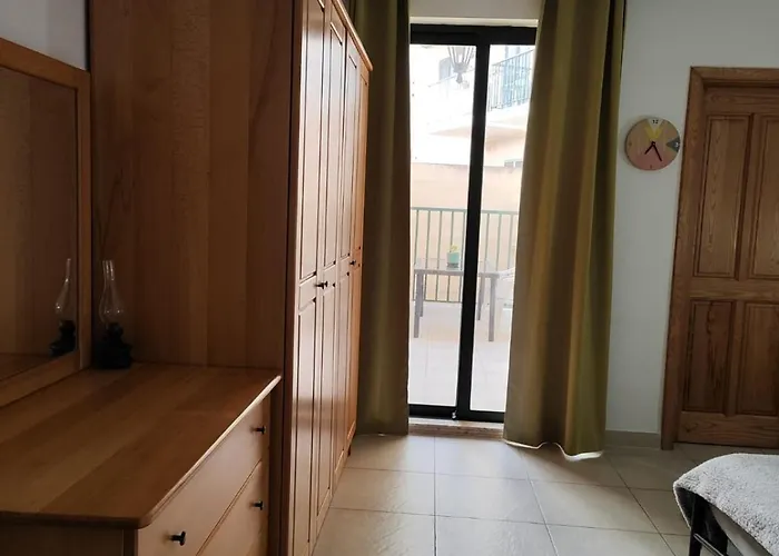 Grand Seaside Apartment, 3 Bedrooms - 4 Bathrooms *