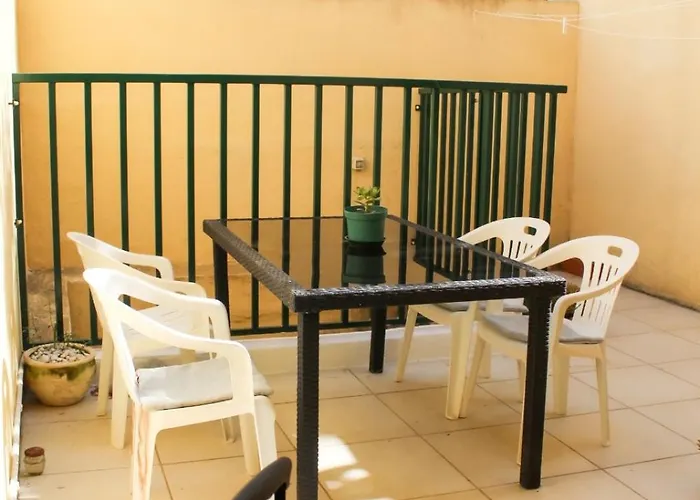 Grand Seaside Apartment, 3 Bedrooms - 4 Bathrooms Is-Sellum