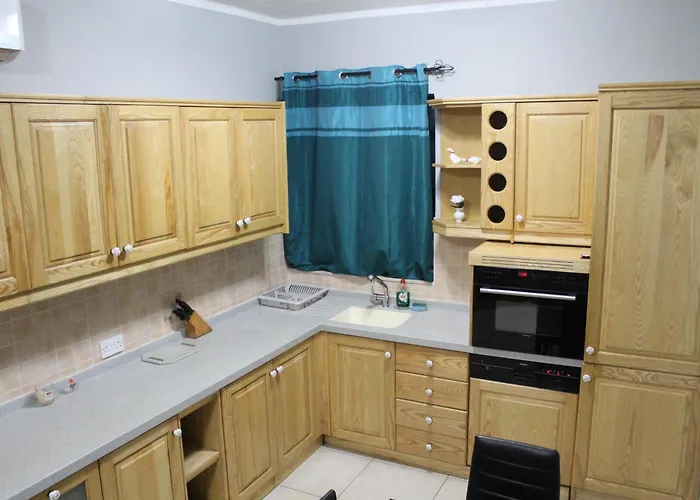 Grand Seaside Apartment, 3 Bedrooms - 4 Bathrooms Apartment