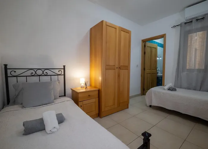 Διαμέρισμα Grand Seaside Apartment, 3 Bedrooms - 4 Bathrooms Is-Sellum