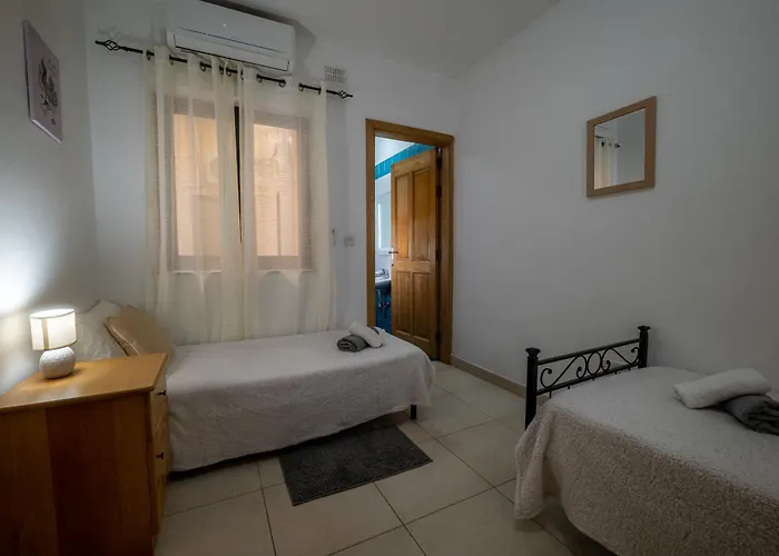 Grand Seaside Apartment, 3 Bedrooms - 4 Bathrooms Διαμέρισμα *