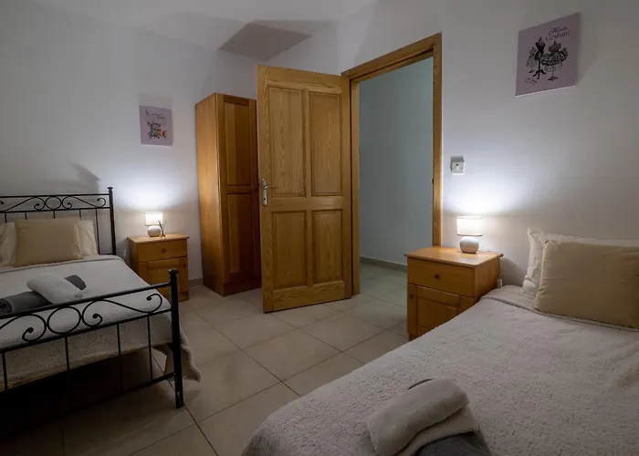 Grand Seaside Apartment, 3 Bedrooms - 4 Bathrooms Is-Sellum