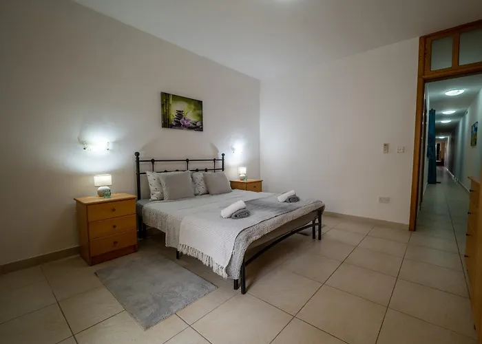 Grand Seaside Apartment, 3 Bedrooms - 4 Bathrooms Διαμέρισμα