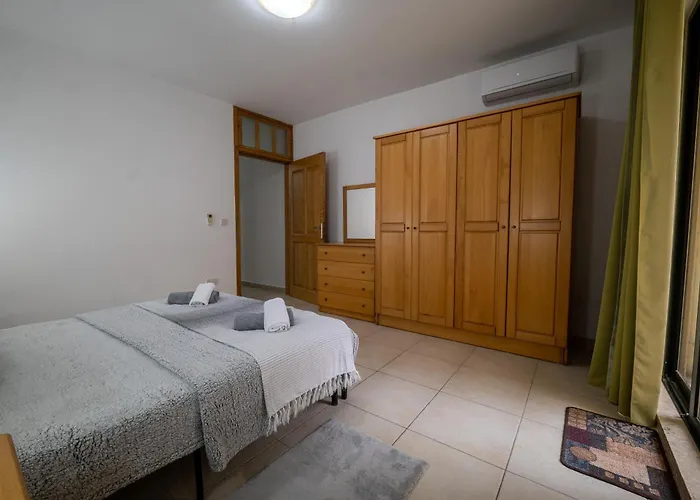 Grand Seaside Apartment, 3 Bedrooms - 4 Bathrooms Apartment