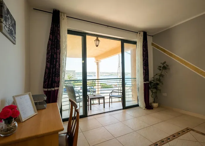 Grand Seaside Apartment, 3 Bedrooms - 4 Bathrooms