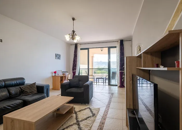 Grand Seaside Apartment, 3 Bedrooms - 4 Bathrooms *