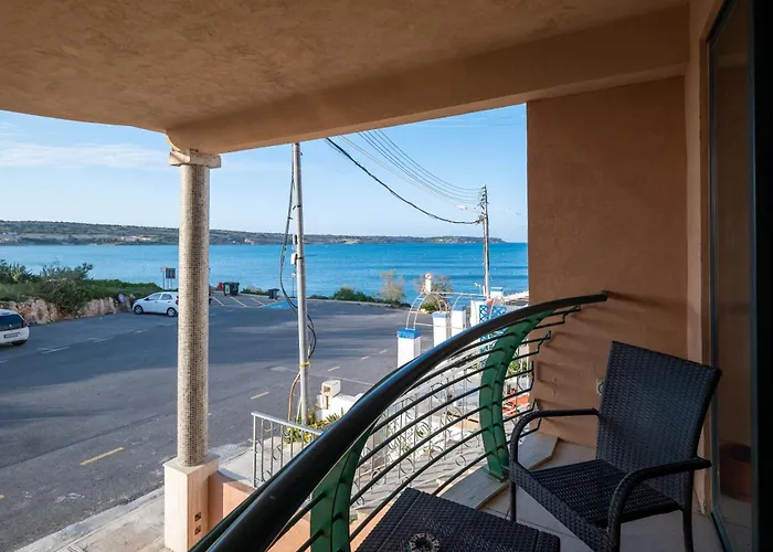 Grand Seaside Apartment, 3 Bedrooms - 4 Bathrooms Is-Sellum